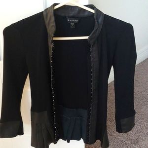 Quarter sleeve bebe black blazer